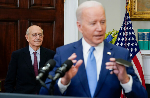 Biden promet de nommer une femme noire à la Cour suprême des États-Unis pour la première fois