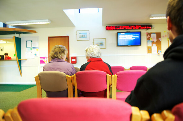 Consultants association warns of long waiting lists for bowel disease treatment - Vimarsana News