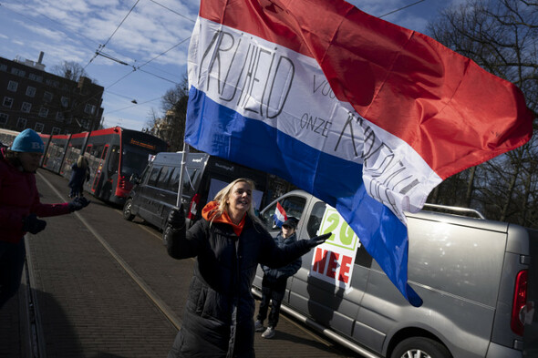Paris police clamp down on 'freedom convoy' while Dutch protest brings The Hague to a standstill - Vimarsana News