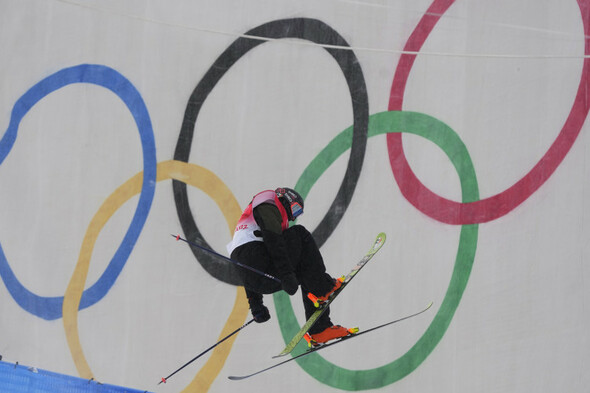 Cork's Brendan Newby finishes in top 20 in Freestyle Skiiing Halfpipe qualifiers - Vimarsana News