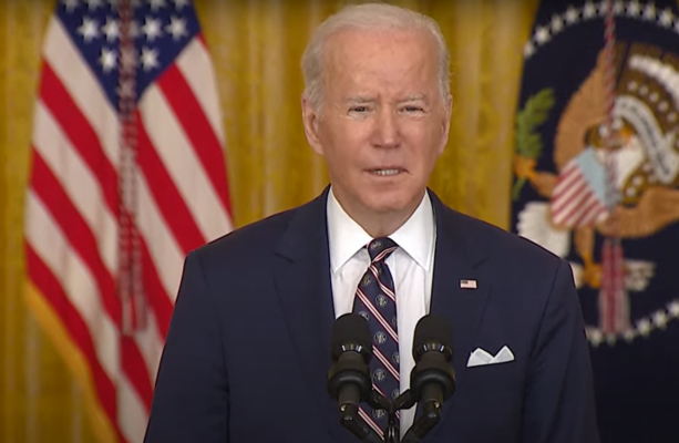 L’UE impose des sanctions à la Russie alors qu’elle qualifie le déploiement de troupes en Ukraine de « prétexte de guerre »