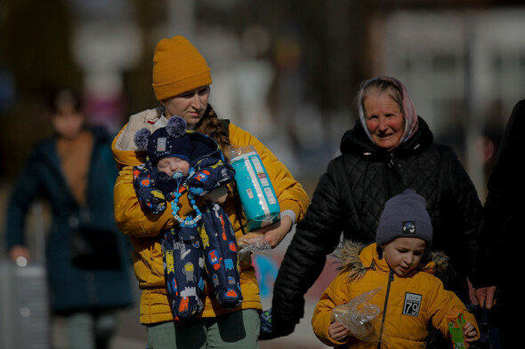 UN estimates more than 100,000 have fled their homes in Ukraine - Vimarsana News
