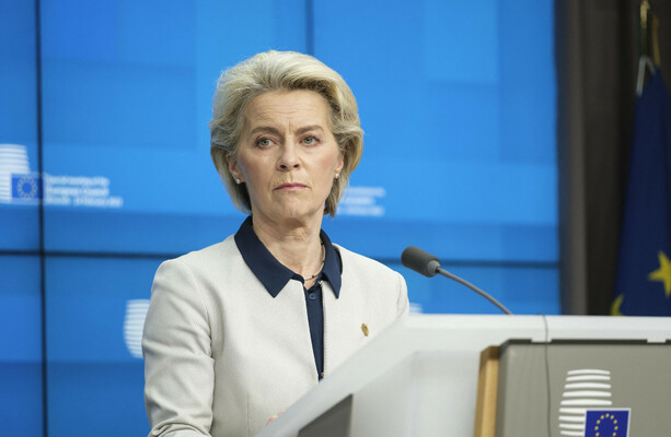 L’Union européenne propose de geler les avoirs de la Banque centrale russe et de retirer « certaines » autres banques du système SWIFT