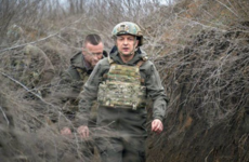Debunked: No, these are not photos of the President and First Lady of Ukraine fighting on the front line