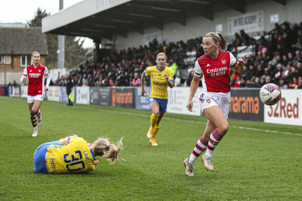 Arsenal survive a scare to go nine points clear of Chelsea at top of WSL - Vimarsana News