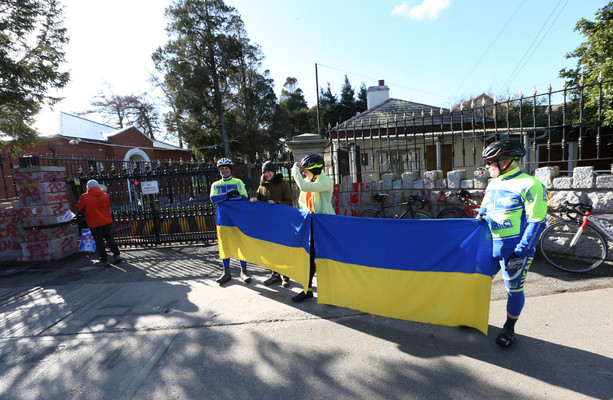 Los legisladores aprueban una moción para cambiar el nombre de la ubicación de la embajada rusa a Independence Ukraine Road