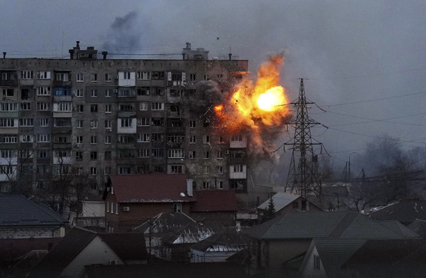Ukrajina tvrdí, že od začátku invaze bylo zabito 1300 jejích vojáků, když Rusko postupovalo ke Kyjevu