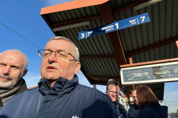 Polish Transport Minister says he'll accept any assistance Ireland can give to help refugee crisis - Vimarsana News