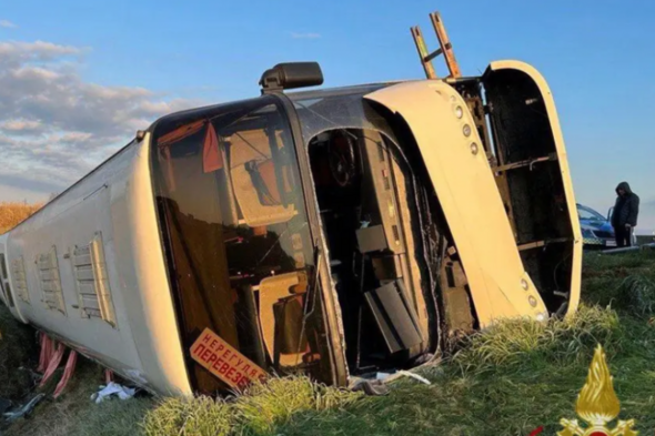 Passenger killed as bus carrying Ukrainian refugees overturns in Italy - Vimarsana News