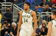 Klay Thompson scores 38 to lead Warriors over Bucks