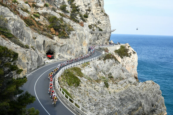 Mohoric springs a surprise with flying descent at Milan-San Remo - Vimarsana News