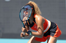 Osaka into quarters, Swiatek cruises