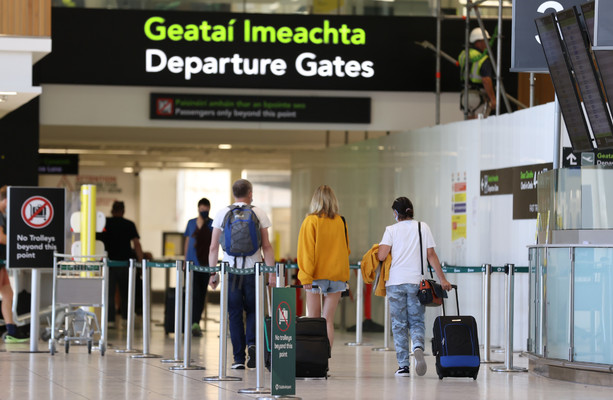 Le gouvernement organise quotidiennement des réunions de crise pour remédier aux retards de sécurité à l’aéroport de Dublin
