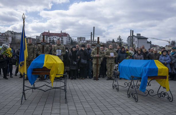 L’UE envisage davantage de sanctions alors que des pays accusent la Russie de crimes de guerre en Ukraine