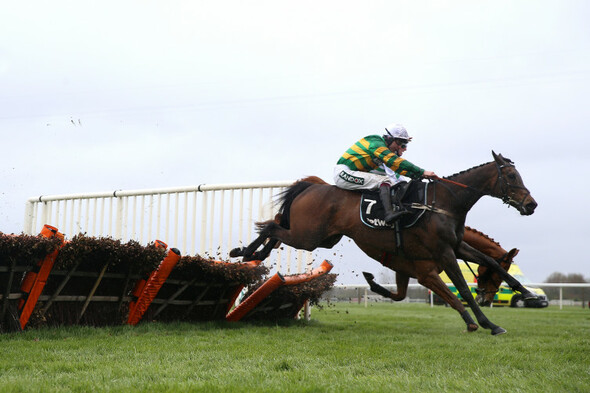 Brilliant Epatante runs out as easy winner in Aintree Hurdle - Vimarsana News