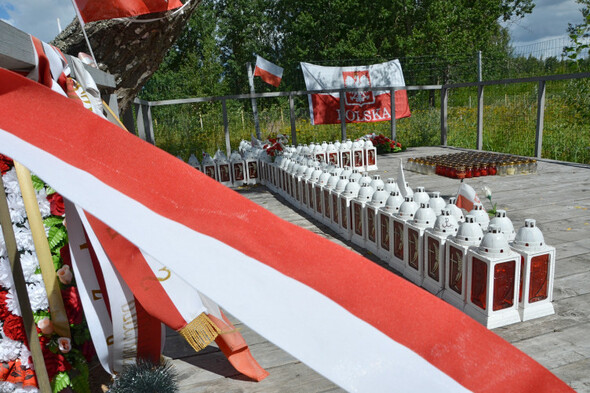 2010 Smolensk air crash due to onboard explosions, Polish probe says - Vimarsana News