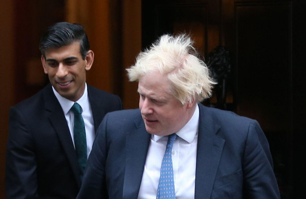 Un sondage a montré que 57% pensent que Boris Johnson et Rishi Sunak devraient démissionner