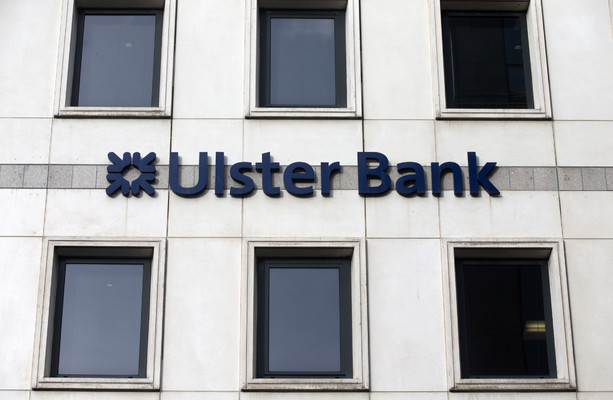 L’Ulster Bank donne aux clients des comptes chèques et de dépôt un préavis de six mois pour changer de fournisseur