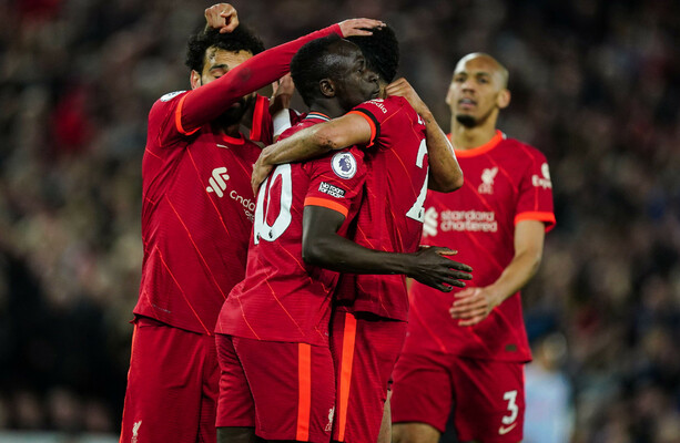 Liverpool a battu Man United pour dominer la Premier League