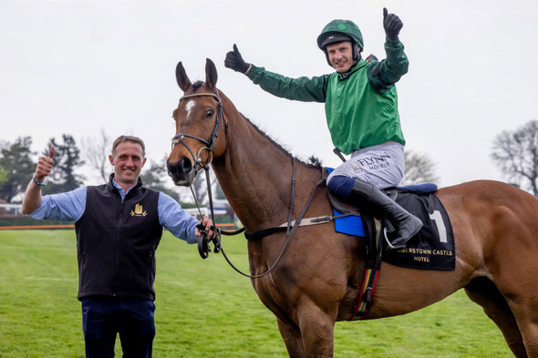 Blue Lord narrowly edges thrilling battle for Willie Mullins in Novice Chase - Vimarsana News