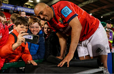 Munster secure URC quarter final spot but Zebo forced off after getting a bang on his knee