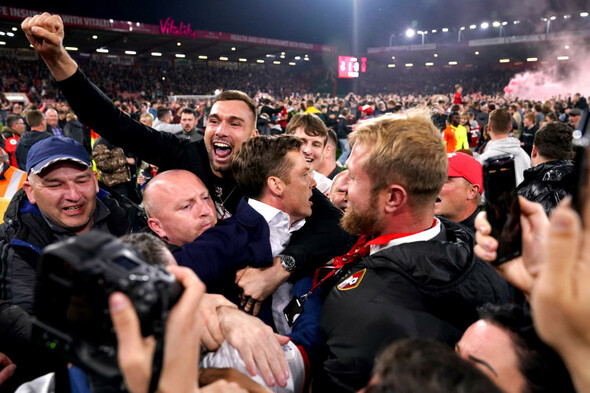 Scenes of joy as Bournemouth seal promotion to Premier League - Vimarsana News