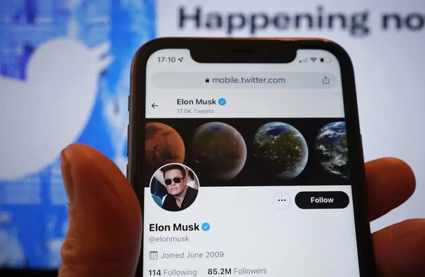 Elon Musk dit que les gouvernements et les entreprises pourraient faire face à un « léger coût » d’utilisation de Twitter