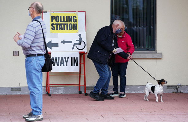 Les sondages se clôturent dans toute l’Irlande du Nord lors des élections de Stormont avec un taux de participation de 54%