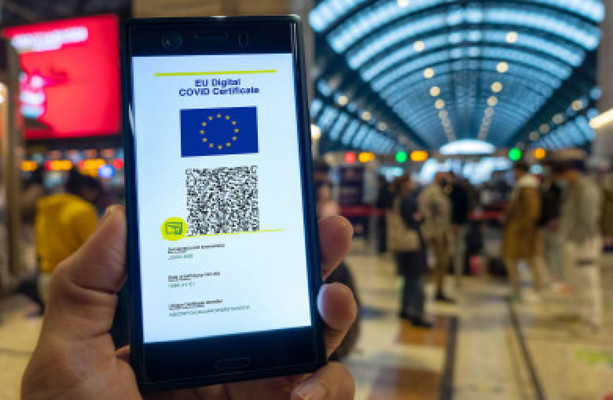 Европарламент проголосовал за продление цифровых сертификатов Covid на 12 месяцев