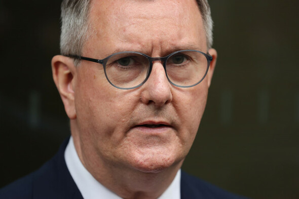 Jeffrey Donaldson cedes newly-won Stormont seat and opts to stay in UK parliament - Vimarsana News