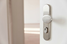 Housing minister to further restrict short-term house and apartment lettings