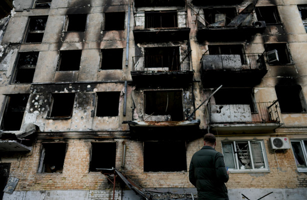 Поддерживаемые Россией сепаратисты оказали давление на опорный пункт Украины в Луганске