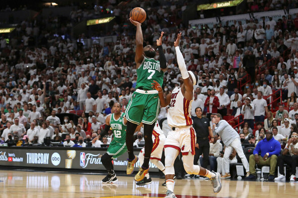 Celtics beat Heat in game seven, face Warriors in NBA Finals - Vimarsana News