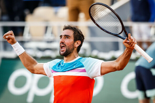 World number one Swiatek powers into French Open semi-finals - Vimarsana News