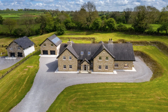 Hold your horses: Expansive family home in the heart of Ireland for €699k - Vimarsana News