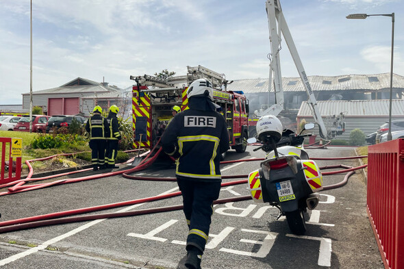 Firefighters tackle significant fire at factory in Carlow town - Vimarsana News