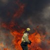 Thousands flee deadly wildfire in Spain