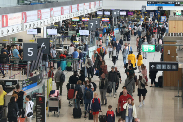 'Total chaos' at Heathrow as London airport orders 30 flights to be cancelled - Vimarsana News