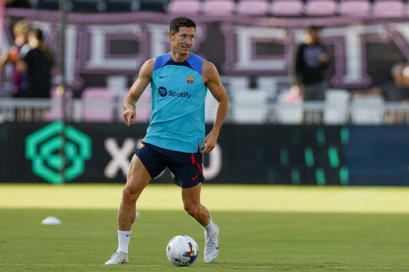 Robert Lewandowski completes Barcelona move as club confirm €50m deal - Vimarsana News