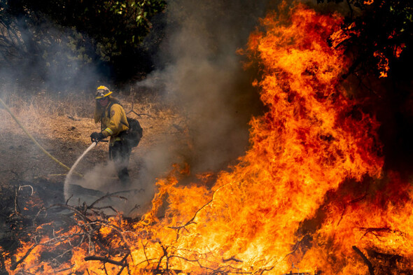 Emergency declared over massive wildfire near Yosemite National Park in US - Vimarsana News