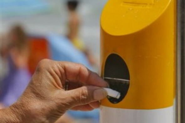 Poll: Would you like to see smoking banned at the beach? - Vimarsana News