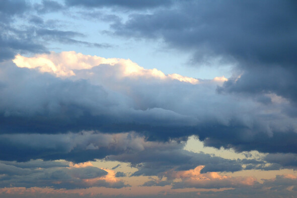 'Mixed' forecast for Bank Holiday weekend as warm temperatures darkened by clouds - Vimarsana News
