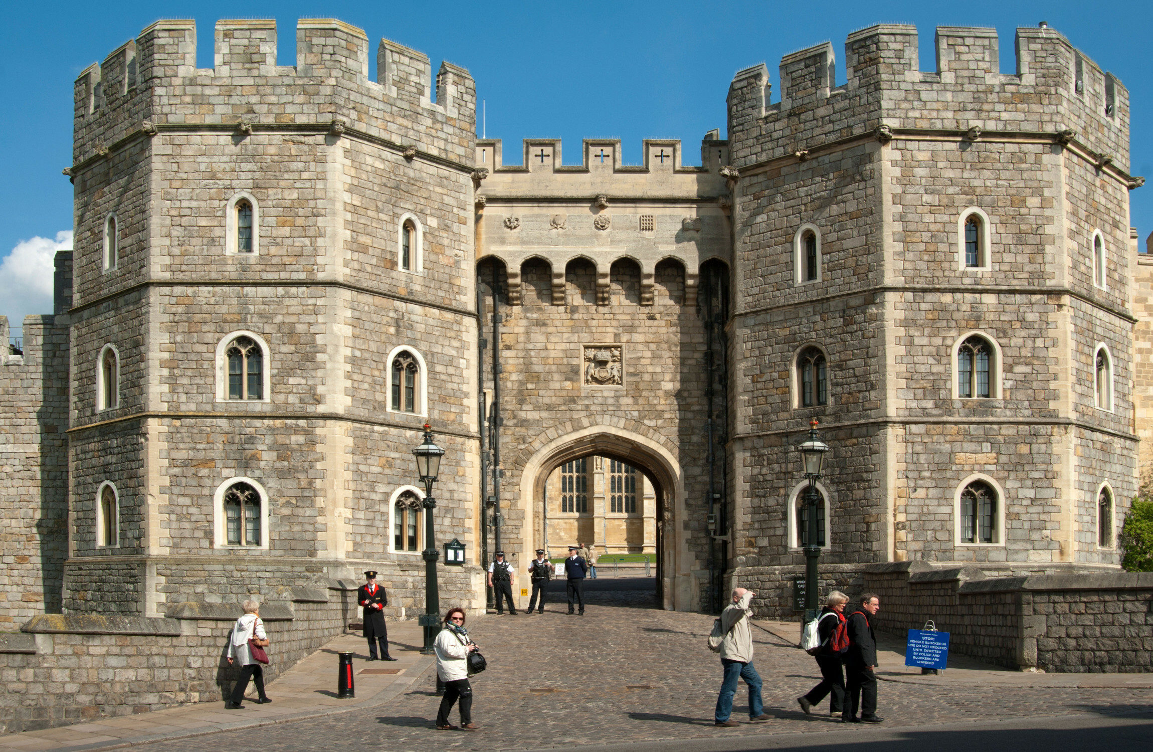 Man charged under Britain's Treason Act after alleged crossbow incident at Windsor Castle - Vimarsana News