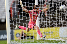 10-man Dundalk stand tall to beat Bohs after terrible goalkeeper error