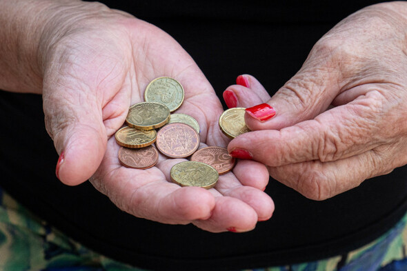 Call for all social welfare payments to be increased by €20 as older people 'turn off heating' - Vimarsana News