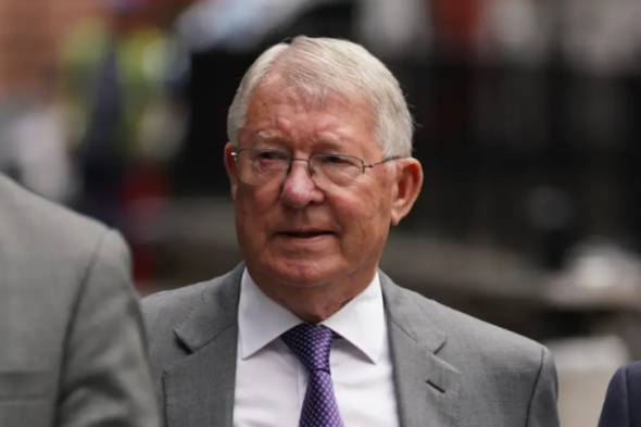 Manchester United's Alex Ferguson in court to defend Ryan Giggs in assault trial - Vimarsana News