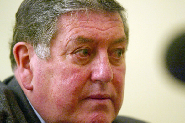 FAI pays tribute after former president Des Casey dies - Vimarsana News