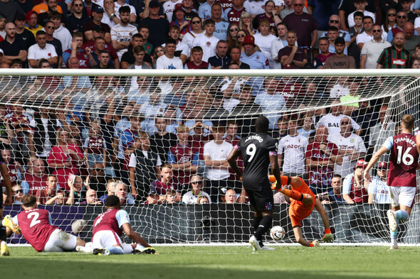 West Ham earn first win to pile more pressure on Aston Villa boss Steven Gerrard - Vimarsana News