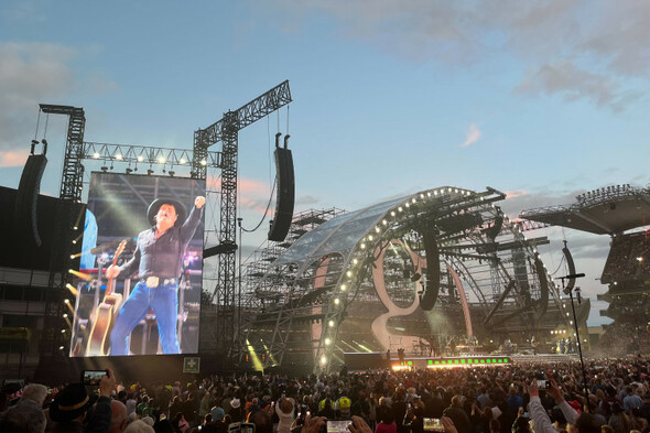 Review: Tears from Garth Brooks as he takes to the stage for long-awaited Croke Park gig - Vimarsana News