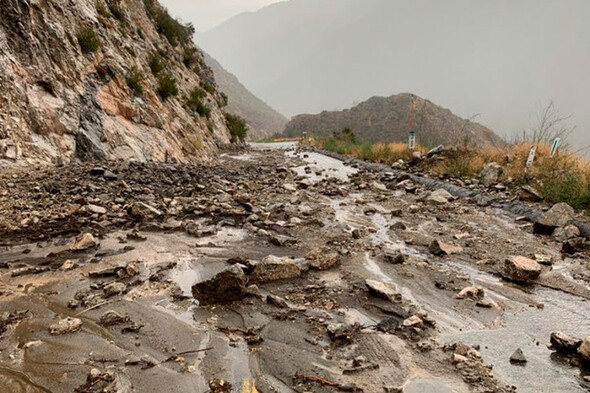 Los Angeles mudslides surge down mountain area scorched by wildfire - Vimarsana News